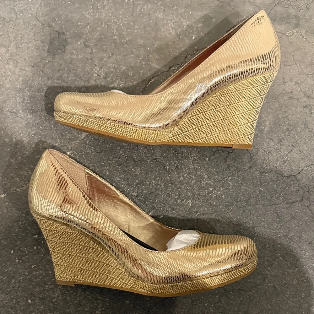 Lilly Pulitzer Gold Wedge Heels - Picture 2 of 6